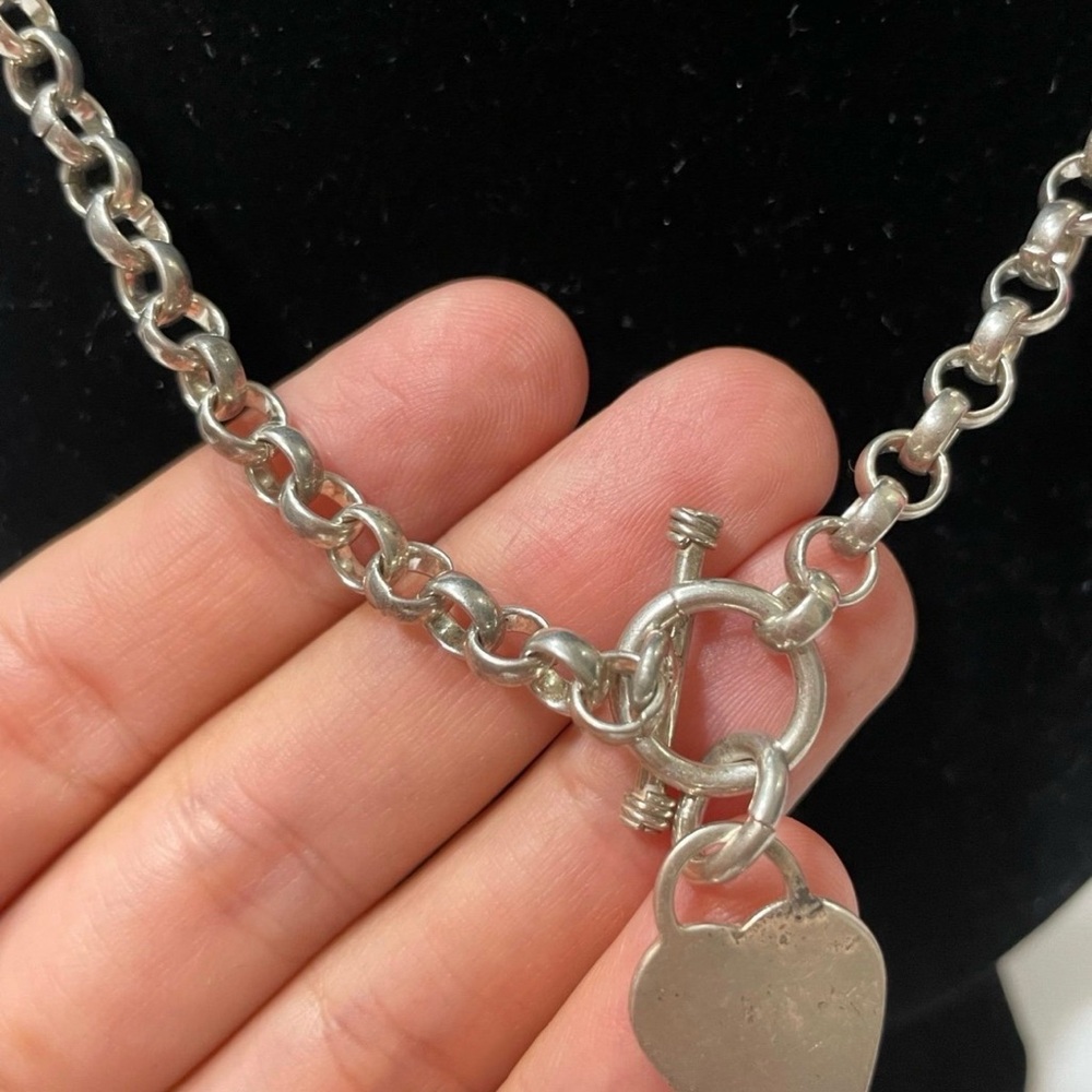 Elegant Silver Heart Pendant Necklace - Picture 4 of 6